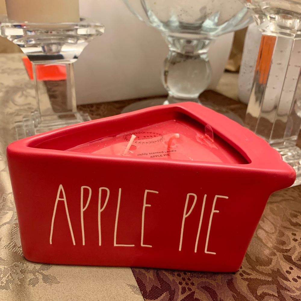 SOLD Rae Dunn Apple Pie Candle